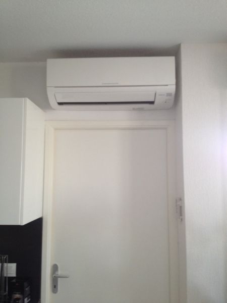 Installation d'une pompe à chaleur réversible monosplit MITSUBISHI 3,2 Kw à Miramas dans un Appartement