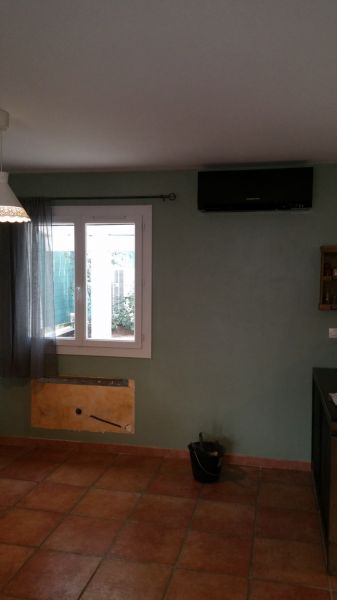 MITSUBISHI Unité murale noire design 2